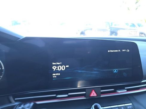 Used 2024 Hyundai Elantra SEL FWD image 10