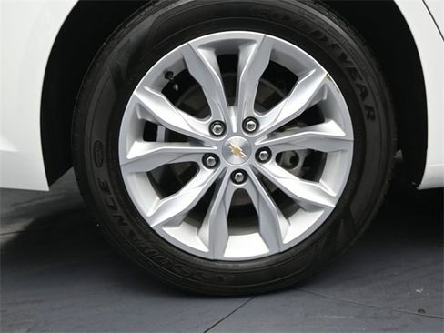 Used 2024 Chevrolet Malibu LT image 9