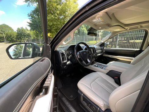Used 2020 Ford Expedition Platinum AWD/4WD image 10