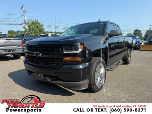 Used 2018 Chevrolet Silverado 1500 Custom w/ Custom Convenience Package AWD/4WD image 4