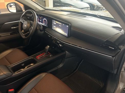 Certified 2025 Nissan Kicks SR image 20