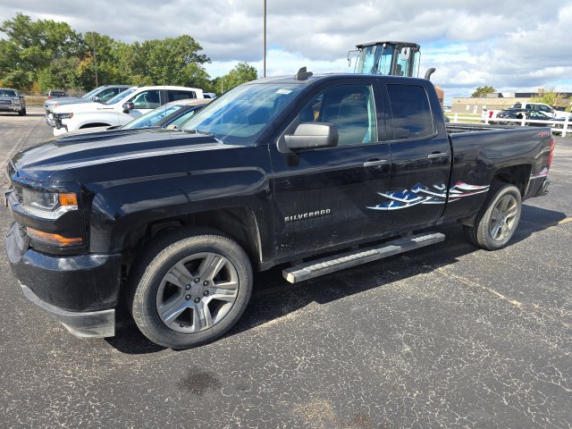 Used 2019 Chevrolet Silverado 1500 Custom w/ Custom Convenience Package AWD/4WD image 3