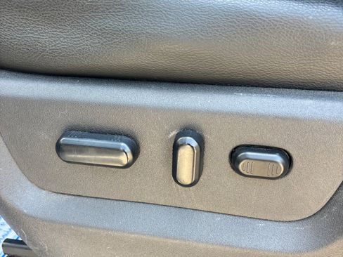 Used 2012 Ford F250 Lariat image 16