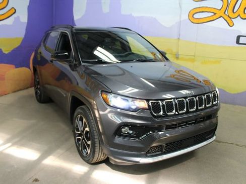 Used 2023 Jeep Compass Limited w/ Sun and Sound Group AWD/4WD image 2
