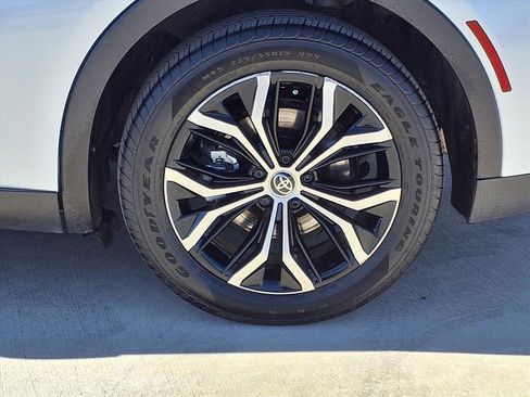 Used 2023 Toyota Crown XLE image 9