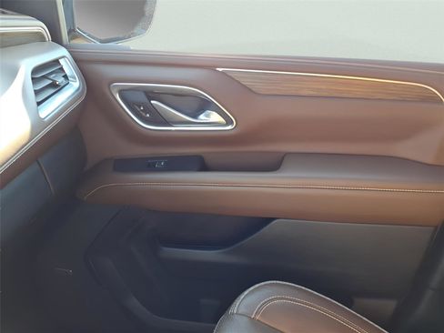 Used 2021 Chevrolet Suburban High Country w/ Premium Package image 24