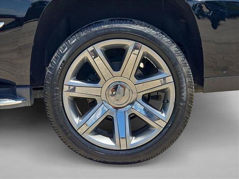 Used 2018 Cadillac Escalade Luxury RWD image 23