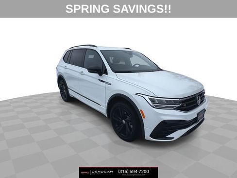 Used 2024 Volkswagen Tiguan SE R-Line image 2