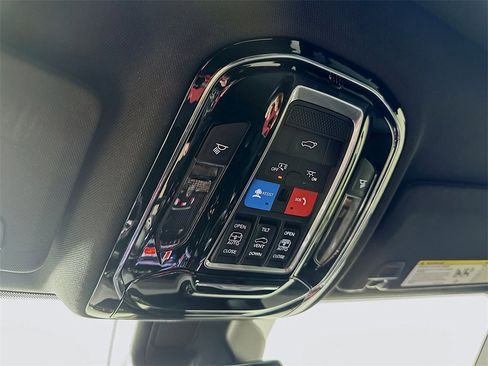 Used 2022 Jeep Grand Cherokee Overland w/ Adv Protech Group III image 35