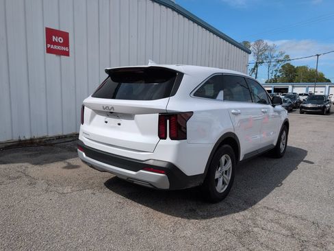 Used 2025 Kia Sorento LX FWD image 8