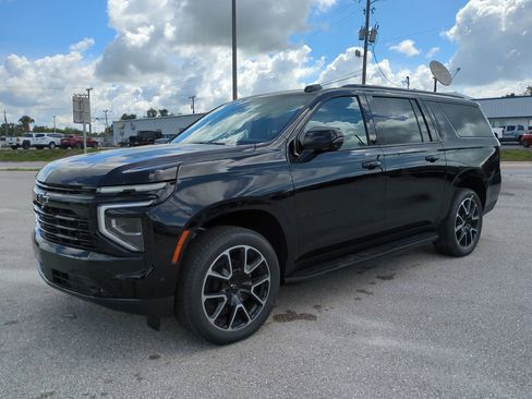 New 2026 Chevrolet Suburban RST w/ RST Capability Package AWD/4WD image 7