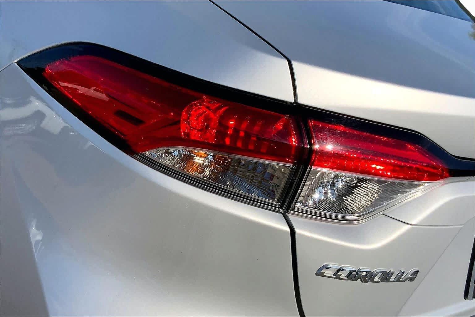 Used 2025 Toyota Corolla LE FWD image 28