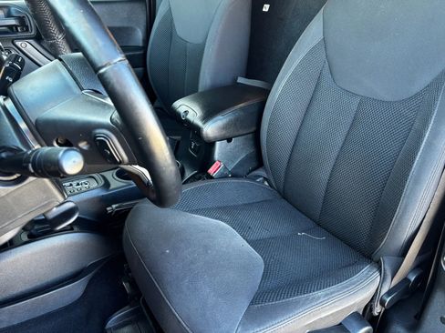 Used 2017 Jeep Wrangler Sport image 18