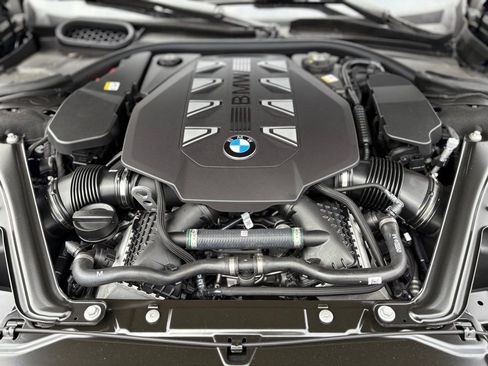 Used 2025 BMW 760i xDrive w/ Luxury Rear Seating Package image 26