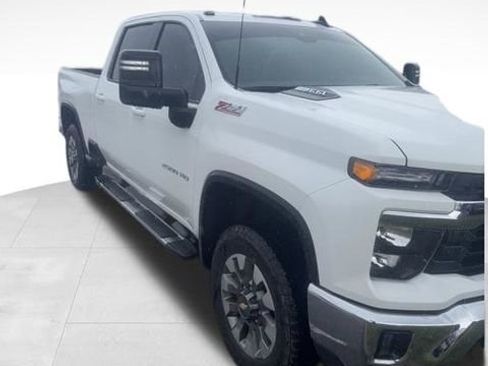 Used 2024 Chevrolet Silverado 2500 LT w/ All Star Edition AWD/4WD image 2