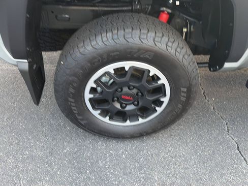 Certified 2026 Toyota Tacoma TRD Off-Road AWD/4WD image 38