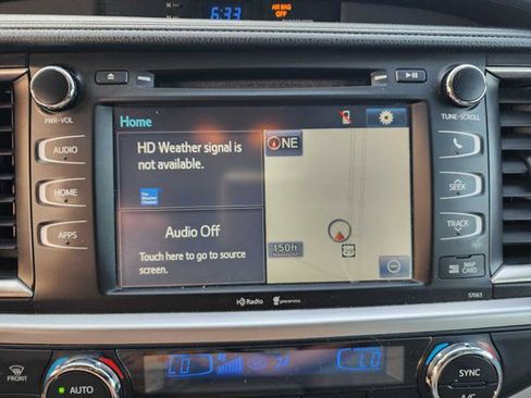 Used 2014 Toyota Highlander XLE AWD/4WD image 25