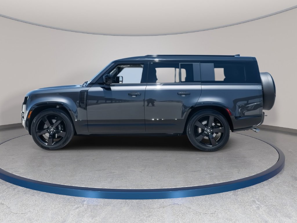 Used 2025 Land Rover Defender 130 V8 AWD/4WD image 2