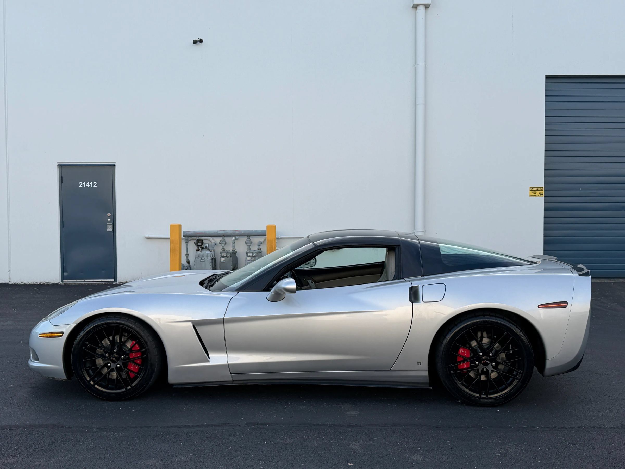 Used 2009 Chevrolet Corvette Coupe w/ Preferred Equipment Group RWD image 2