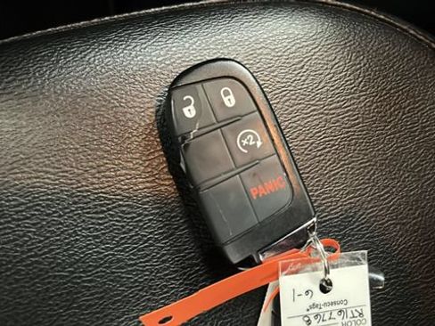 Used 2024 Jeep Compass Latitude w/ Sun and Sound Group AWD/4WD image 21