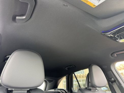 Used 2025 Mercedes-Benz GLC 300 4MATIC image 7