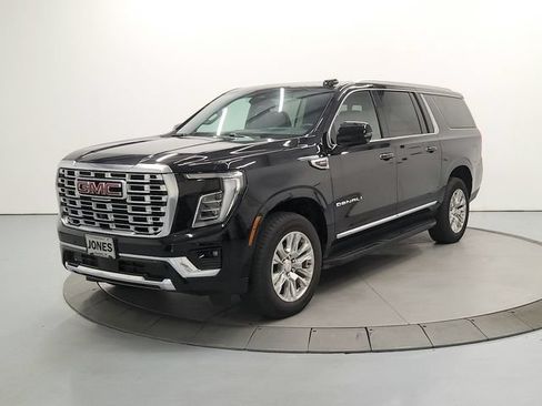 Used 2025 GMC Yukon XL Denali AWD/4WD image 4
