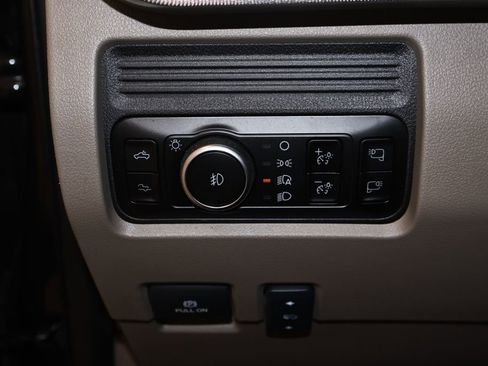 Certified 2025 Ford F350 Platinum w/ Platinum Plus Package image 28