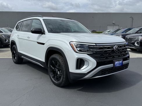 New 2026 Volkswagen Atlas Peak Edition AWD/4WD image 2