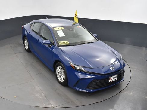 Used 2025 Toyota Camry LE image 39