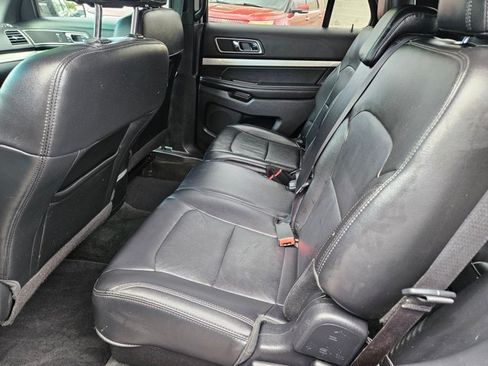 Used 2016 Ford Explorer XLT w/ Equipment Group 202A AWD/4WD image 18