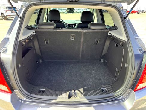 Used 2019 Chevrolet Trax LT w/ LT Convenience Package image 8