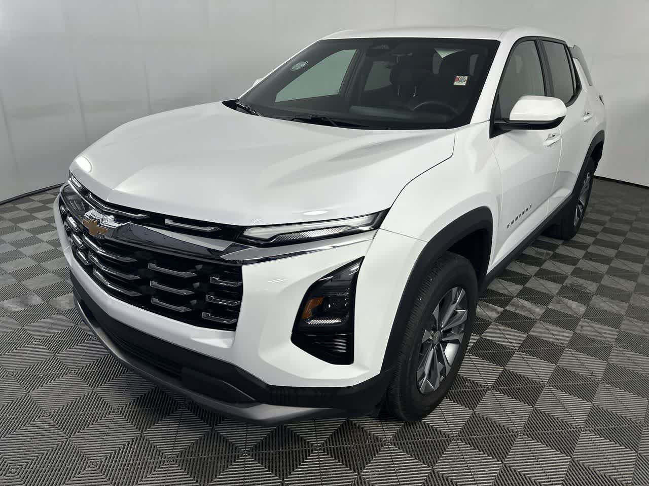 Used 2026 Chevrolet Equinox LT w/ Convenience Package II FWD image 4