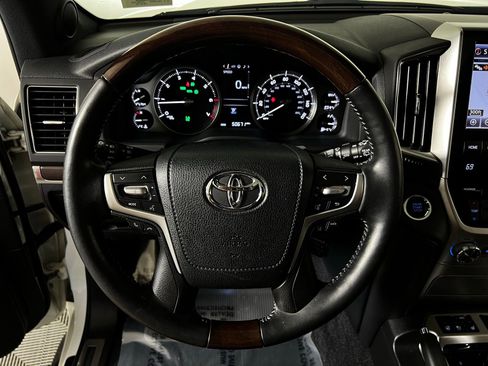 Used 2018 Toyota Land Cruiser w/ Four Season Floor Mat Package AWD/4WD image 16