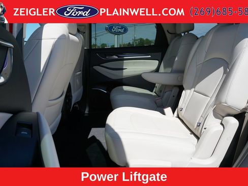 Used 2023 Buick Enclave Essence w/ Experience Buick Package AWD/4WD image 12