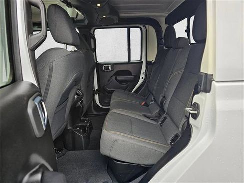 Used 2025 Jeep Gladiator Sport image 15