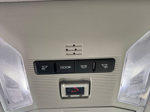 Used 2022 Toyota RAV4 LE image 18