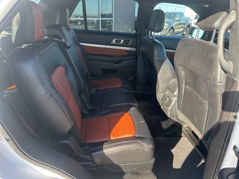 Used 2019 Ford Explorer XLT w/ Equipment Group 202A AWD/4WD image 30