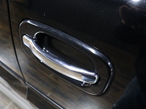 Used 2005 Cadillac Escalade ESV Platinum image 10