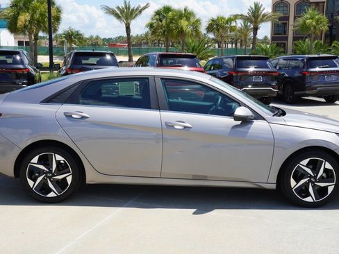 Used 2023 Hyundai Elantra Limited w/ Cargo Package FWD image 4