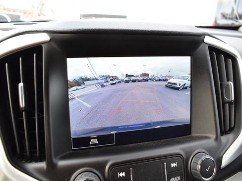 Used 2023 GMC Terrain SLT image 18