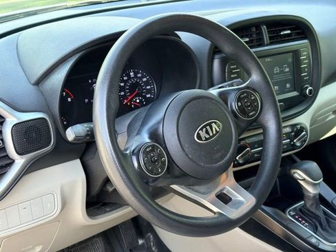Used 2020 Kia Soul LX FWD image 12