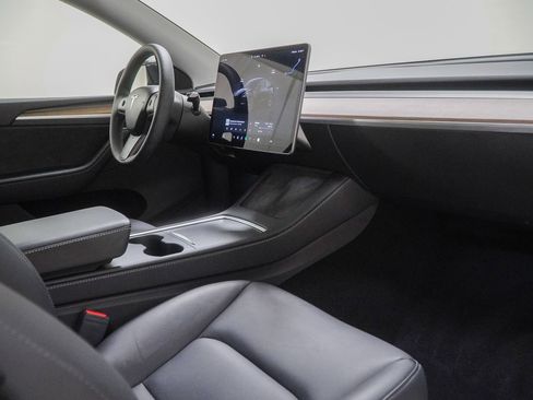 Used 2024 Tesla Model Y Long Range AWD/4WD image 33