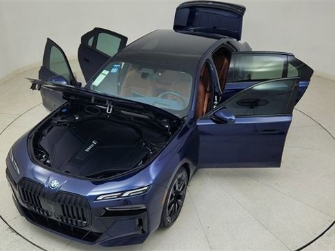 Used 2023 BMW i7 xDrive60 image 85