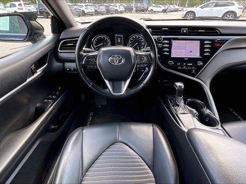 Used 2020 Toyota Camry SE FWD image 17