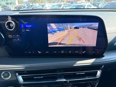 Certified 2025 Chevrolet Traverse LT image 26