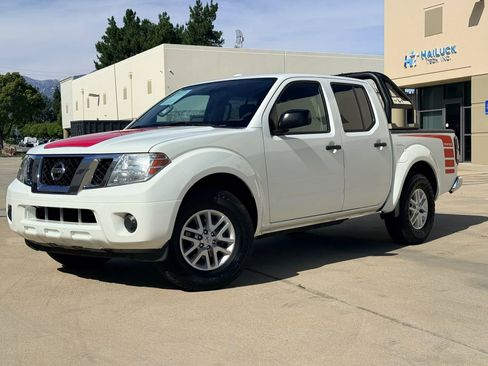 Used 2016 Nissan Frontier SV image 1