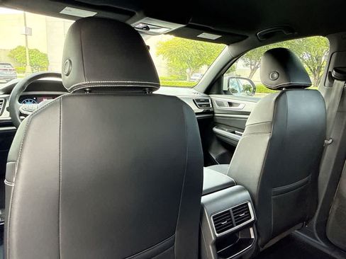 Certified 2025 Volkswagen Atlas Cross Sport SE FWD image 23