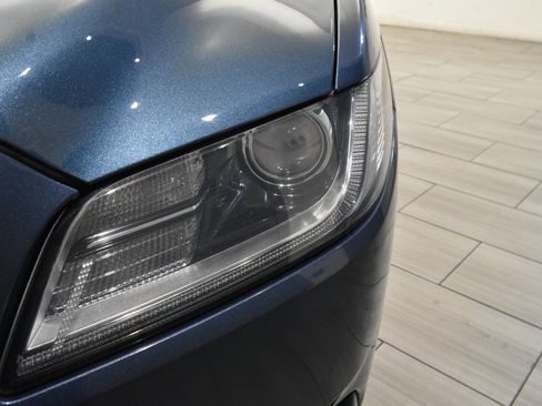 Used 2019 Lincoln Continental Select w/ Continental Climate Package image 9