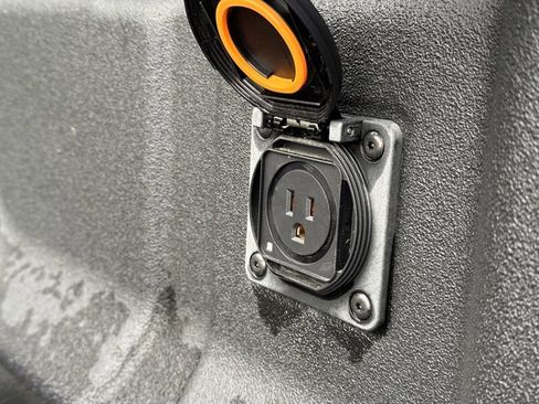 Used 2025 Chevrolet Colorado ZR2 w/ Midnight Edition image 11