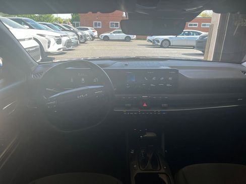 Used 2025 Kia K4 LXS FWD image 34